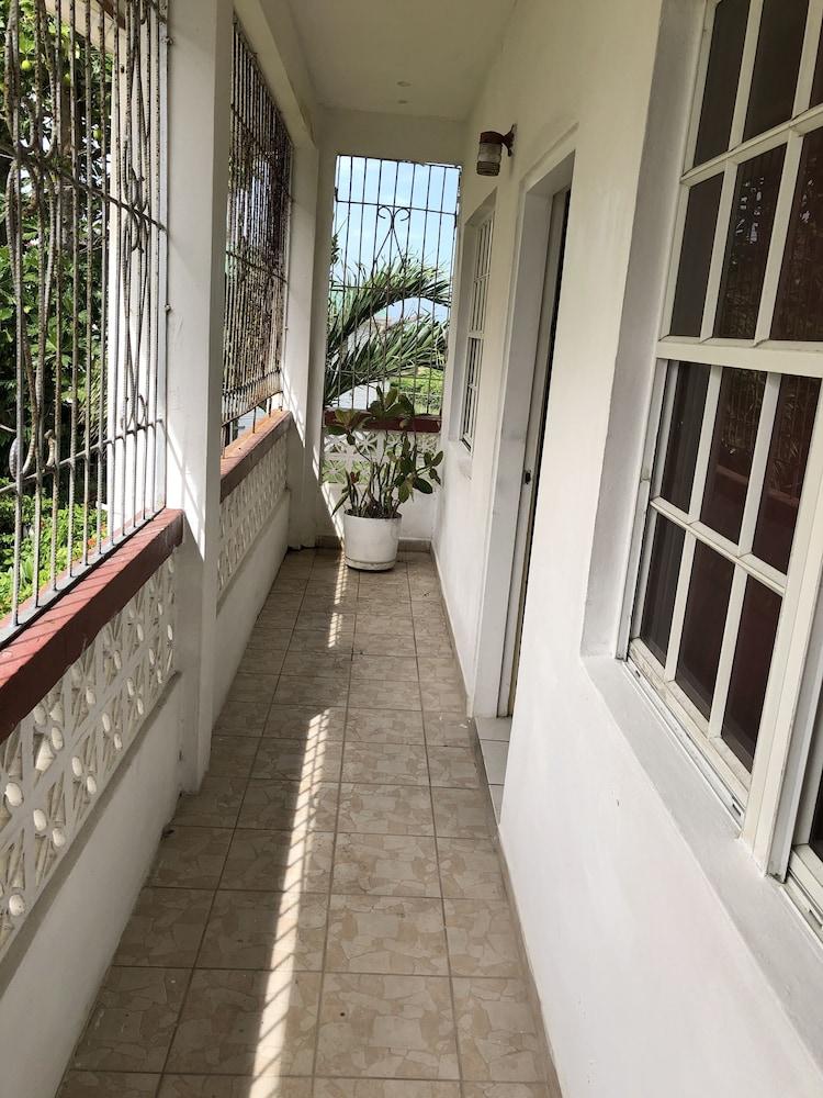 Coningsby Inn Belize City Exterior foto